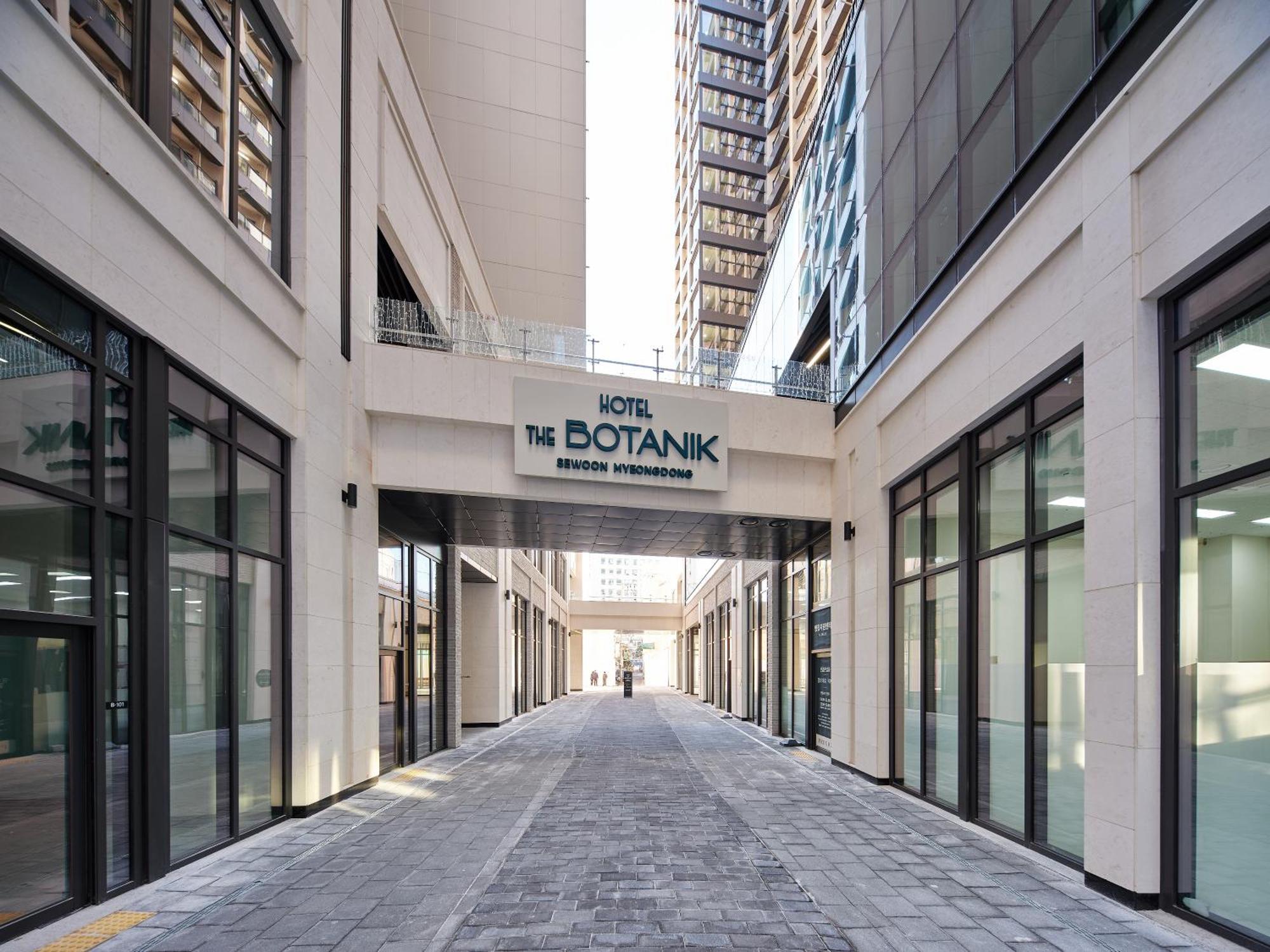 Hotel The Botanik Sewoon Myeongdong 4*